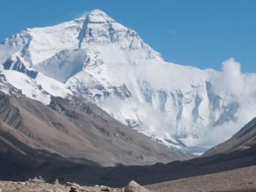 Mt.-Kailash-tour-via-Everest-Base-Camp